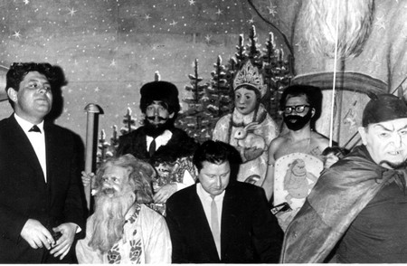 Конец 1960-х. Хабаровские музыканты исполняют комическую оперу. Второй справа – Б.К. Ушаков, крайний слева – В.Л. Соболевский